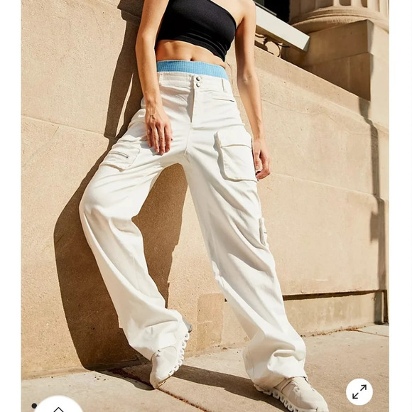 FREE PEOPLE  FP Movement Elevate pants in white. Size medium - Picture 1 of 8